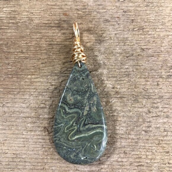 Swirled Green Jasper Necklace Pendant - Picture 4 of 4
